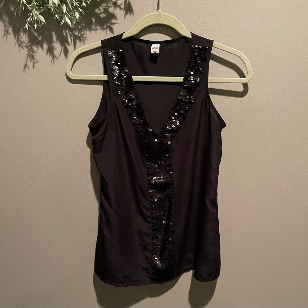 🍂 3/$20 ✨Like New✨ Old Navy Black Sequined V-Neck Tank Top